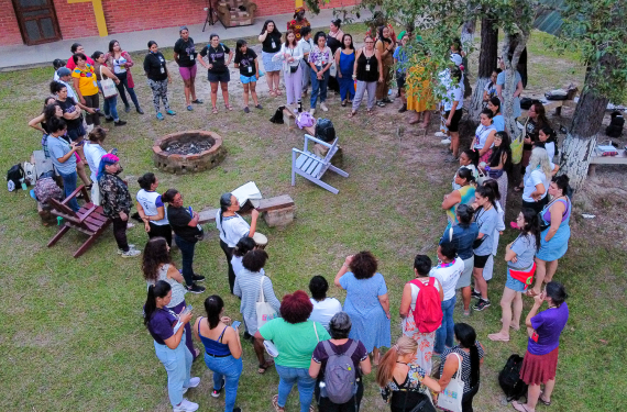 Overhead view of IFOS Jornada participants gathered in a large circle outside